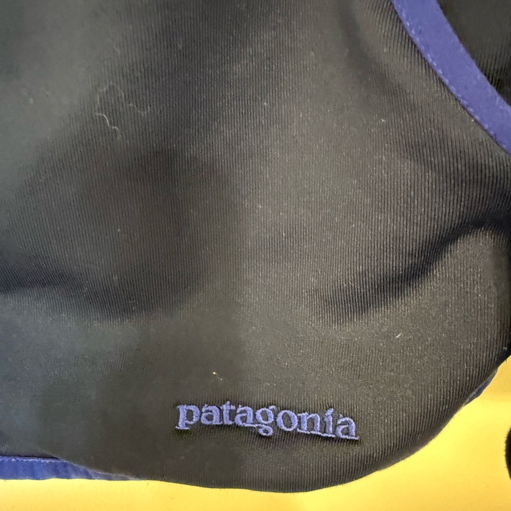 Patagonia Black and Blue Puffer Jacket for Active Outdoor Use - Picture 2 of 6